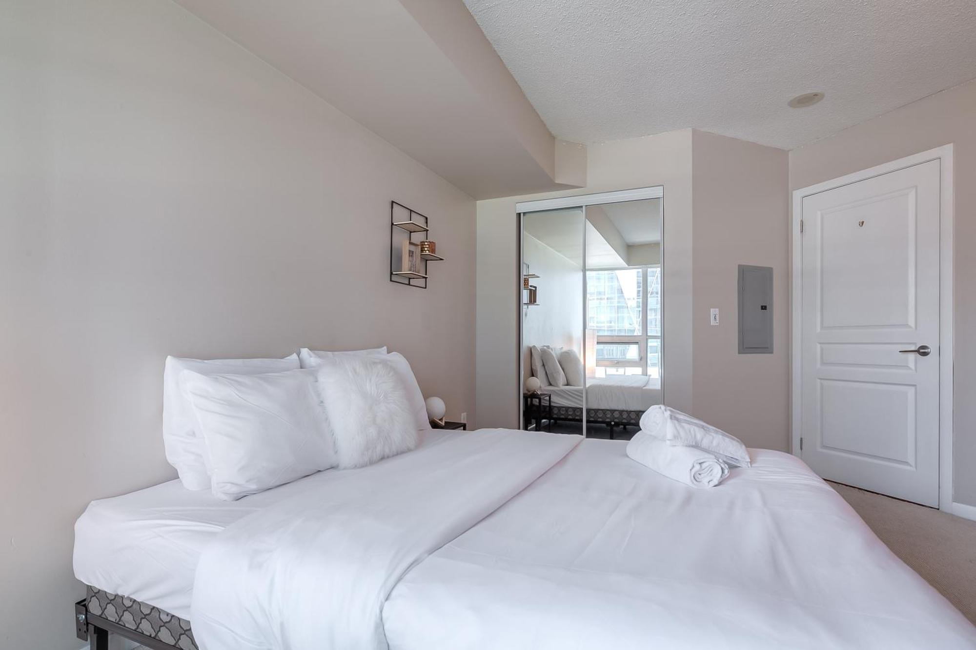 Rivetstays - The Yonge Торонто Экстерьер фото