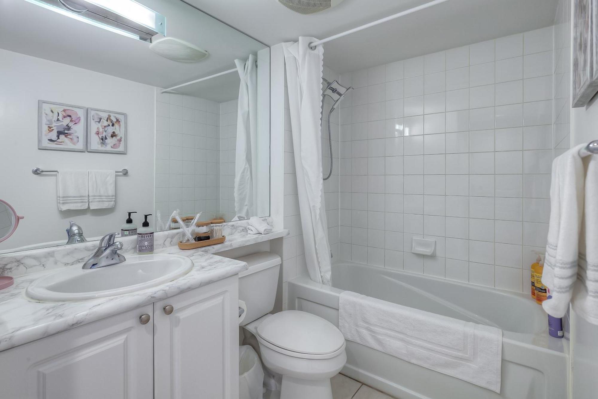 Rivetstays - The Yonge Торонто Экстерьер фото