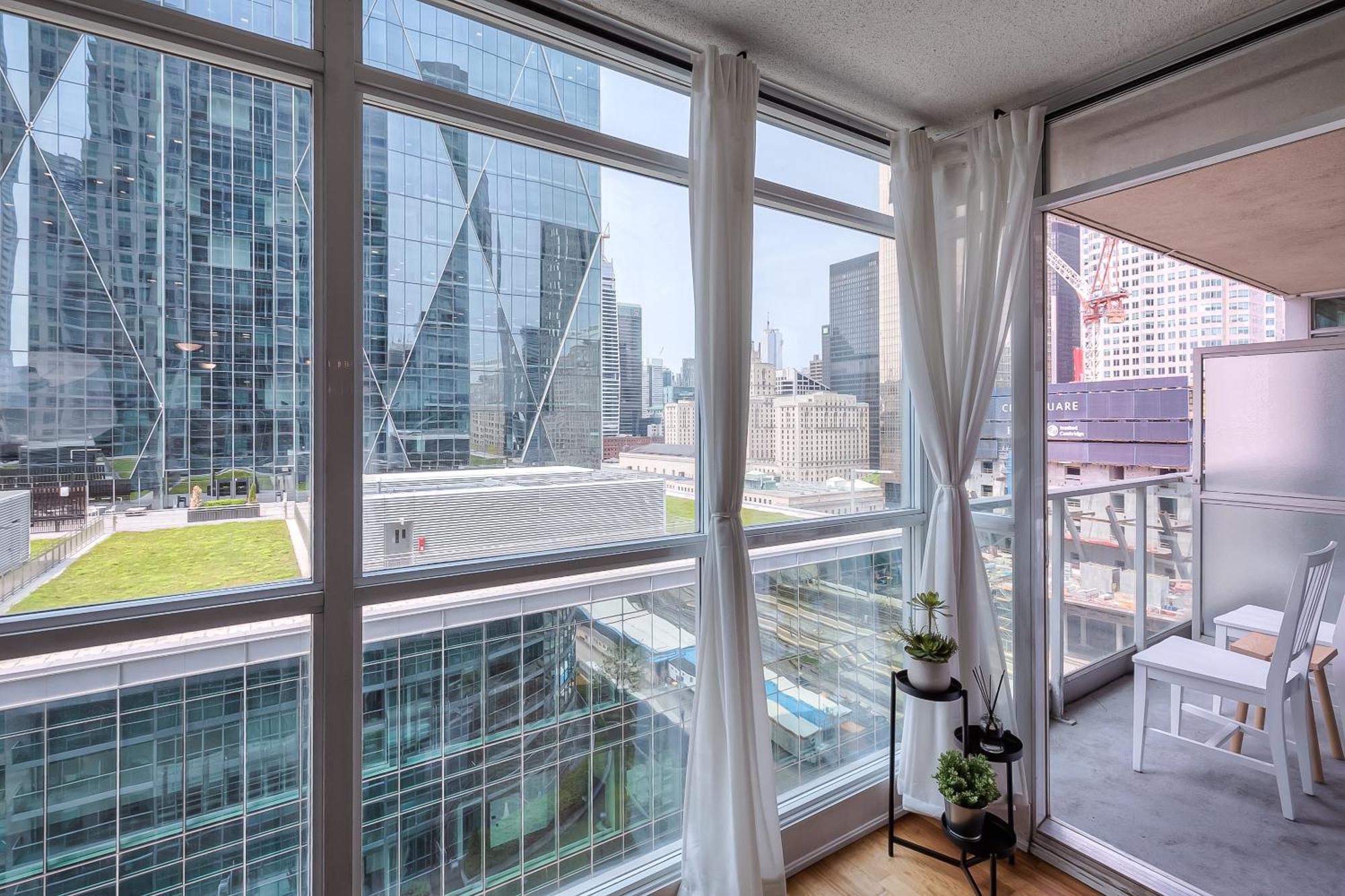 Rivetstays - The Yonge Торонто Экстерьер фото