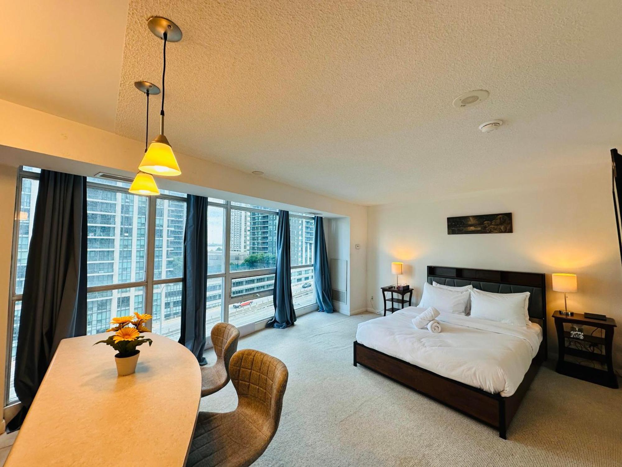 Rivetstays - The Yonge Торонто Экстерьер фото
