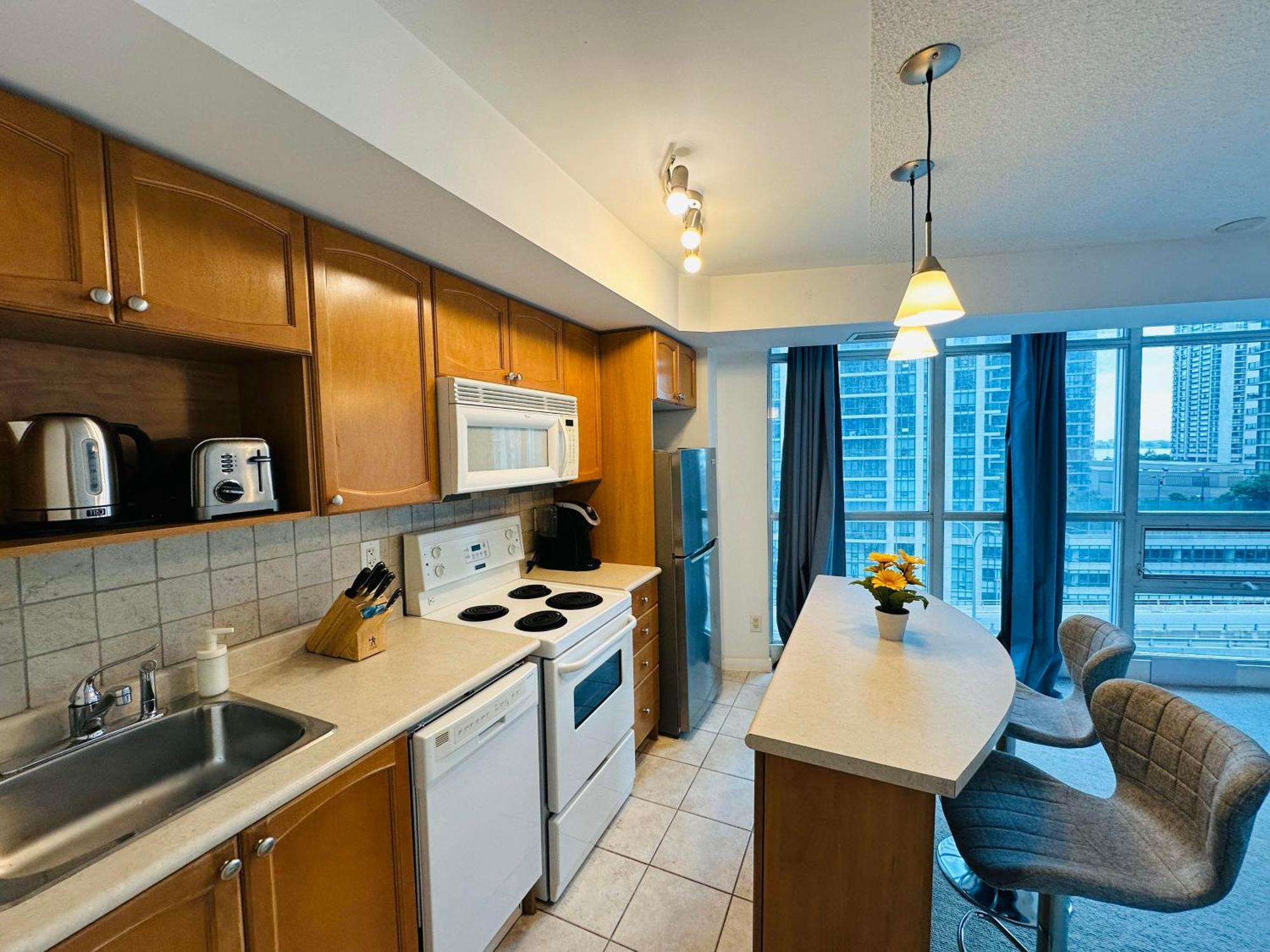 Rivetstays - The Yonge Торонто Экстерьер фото